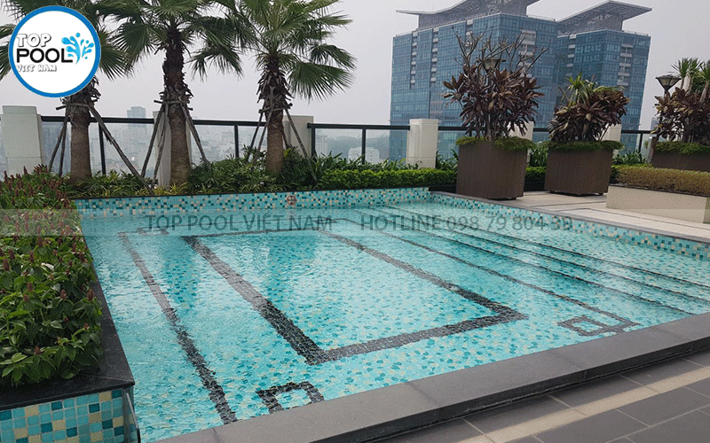 Hồ bơi sân thượng biệt thự mini sang trọng và riêng tư