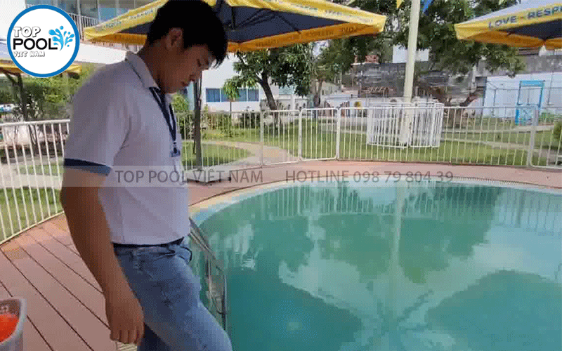 kiểm tra bảo trì hồ bơi